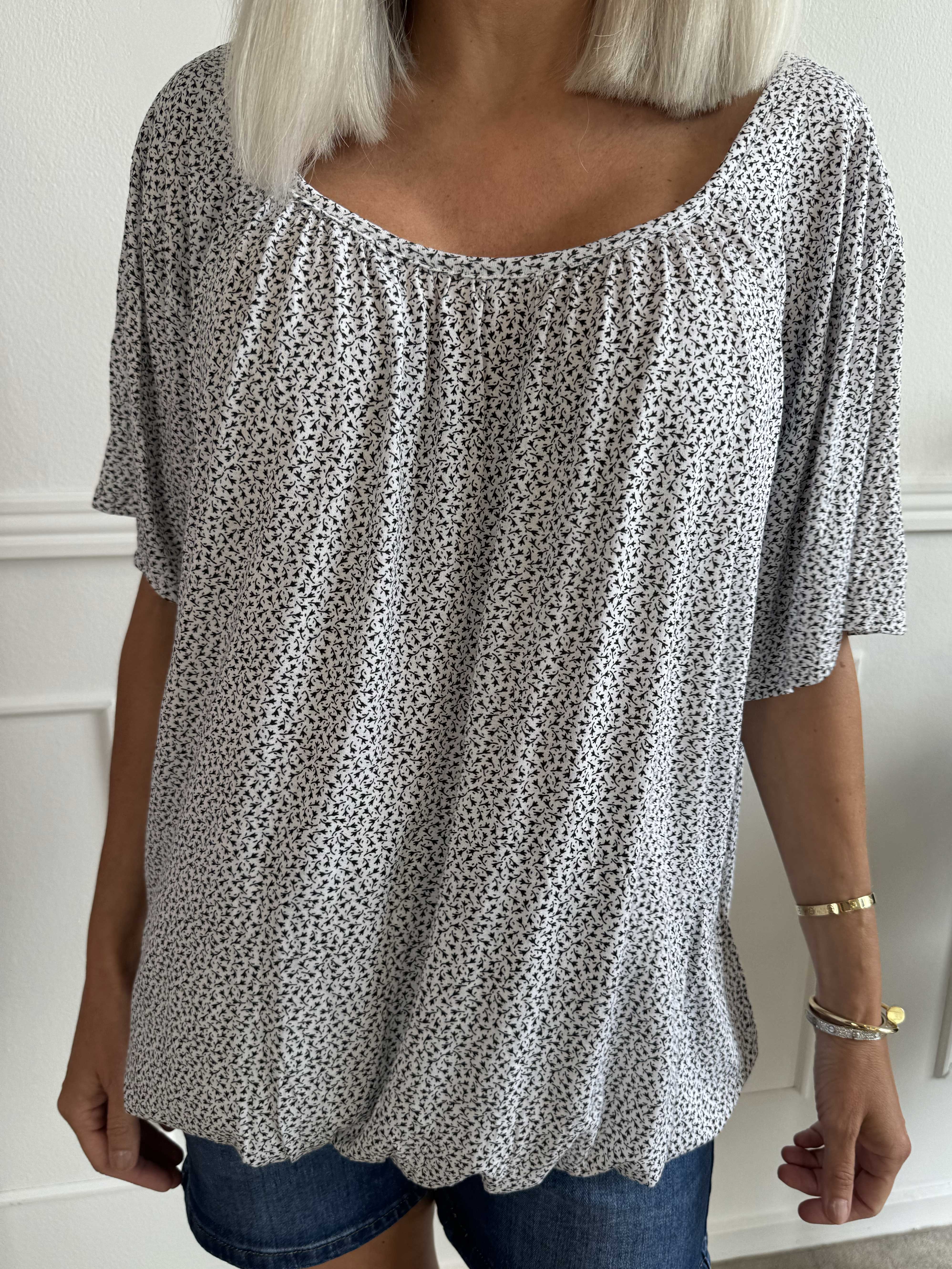 Miracle Flower T-shirt - Bluse i viskose med elastik forneden